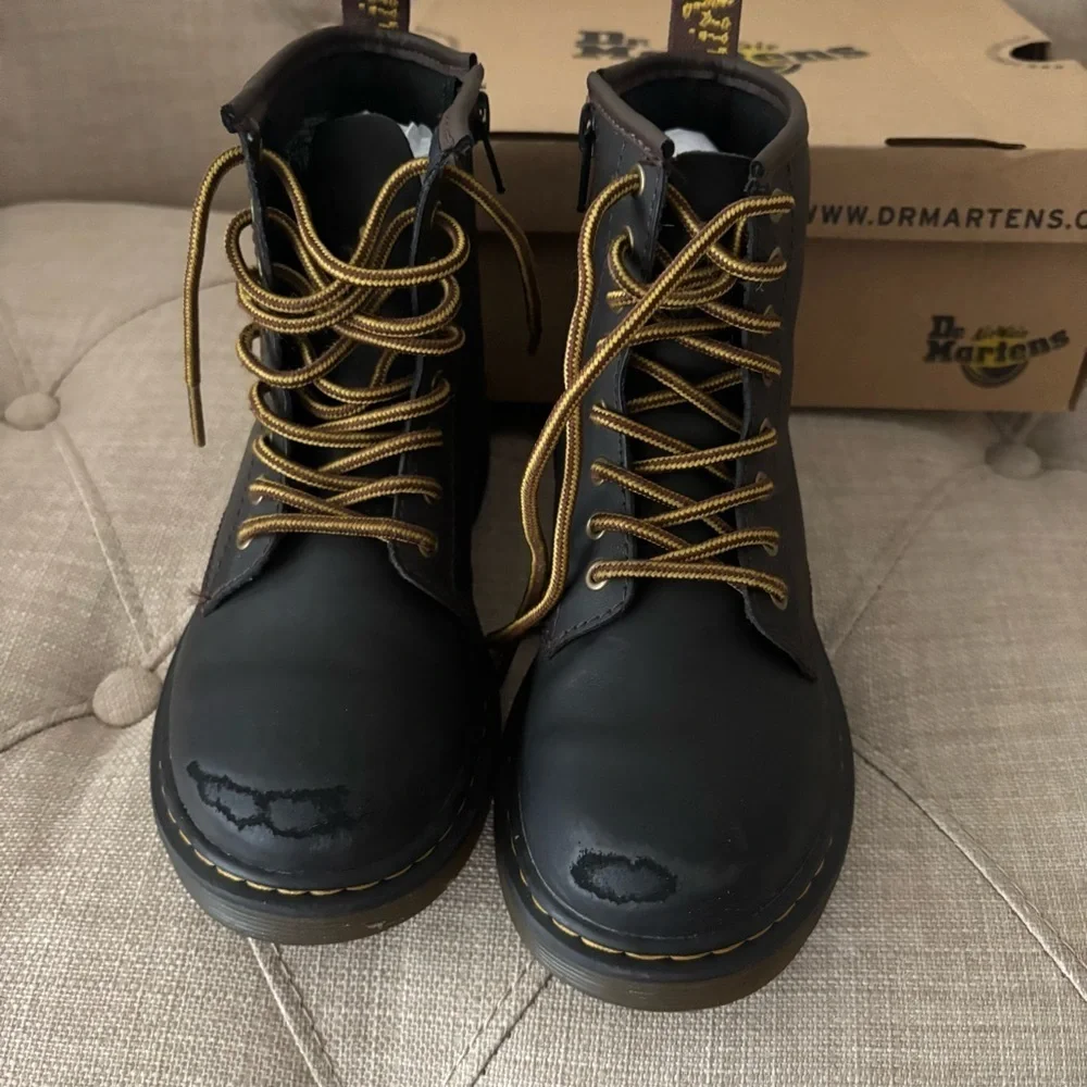 Dr. Martens Kids 1460 Wildhorse Lamper Leather Lace Up Boots